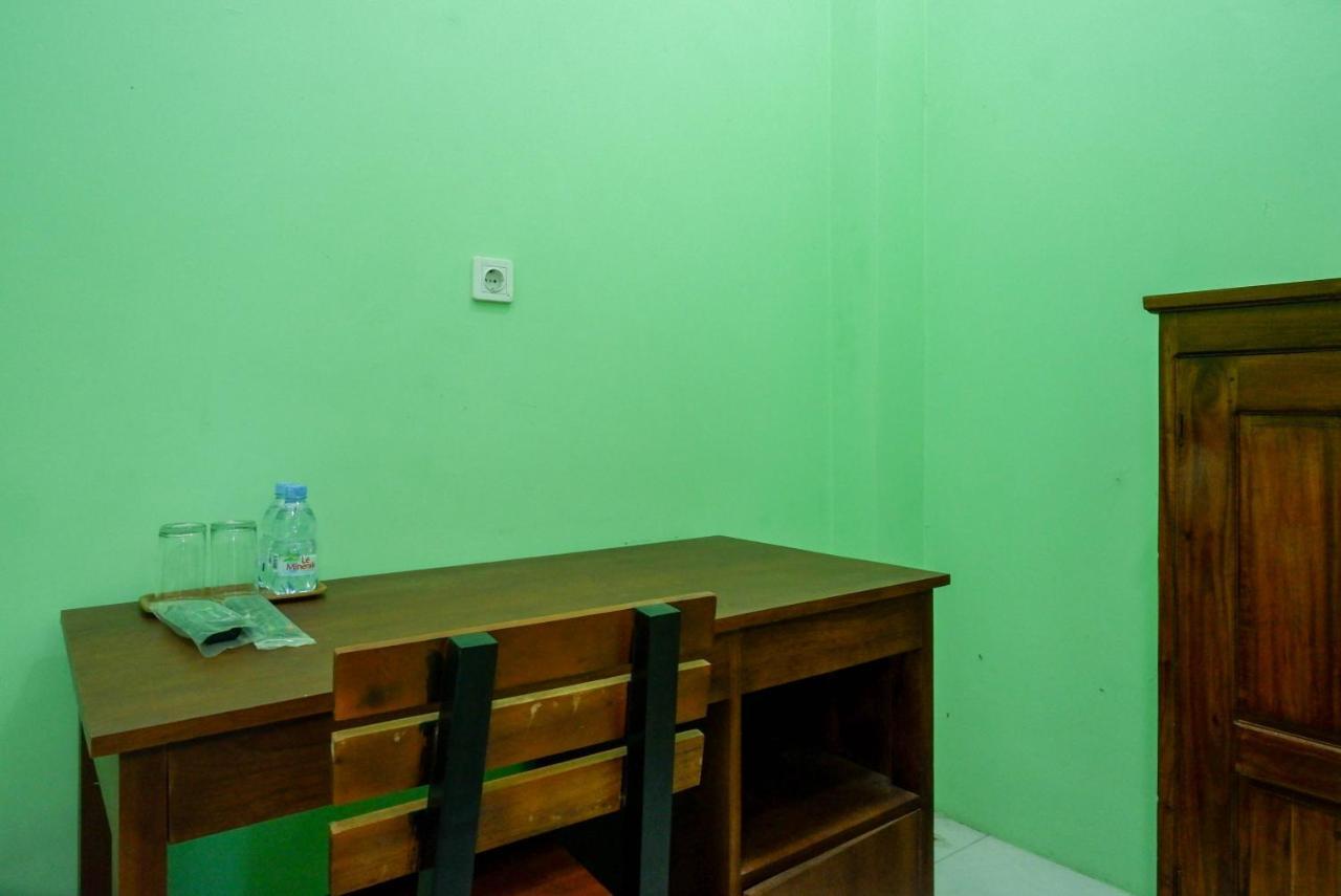 Отель Reddoorz Syariah Near Monumen Jogja Kembali Kejayan Экстерьер фото