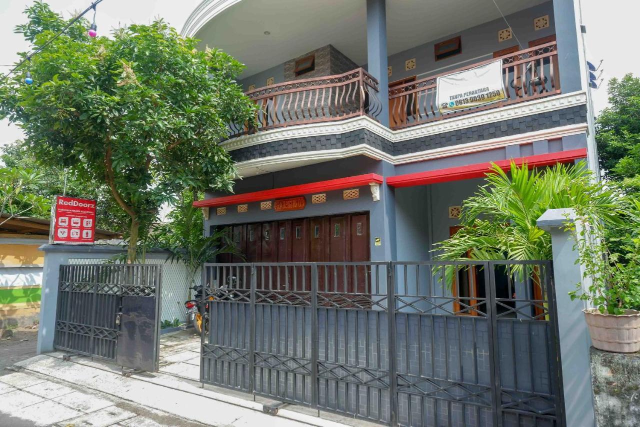Отель Reddoorz Syariah Near Monumen Jogja Kembali Kejayan Экстерьер фото